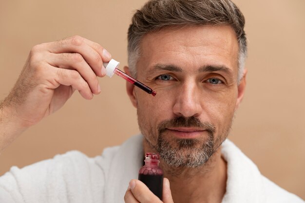 Jak peptydowe serum może pomóc mężczyznom w walce z siwieniem – odkryj nowe możliwości