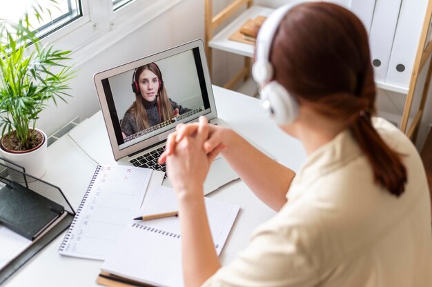 Jak skutecznie przygotować się do pierwszej konsultacji psychologicznej online?