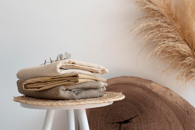 Tkaniny, które odmienią Twoją garderobę: Przewodnik po materiałach dla świadomego stylu