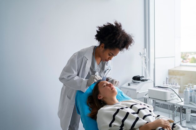 Jak przygotować się do zabiegu chirurgii stomatologicznej, aby zminimalizować stres i ból?