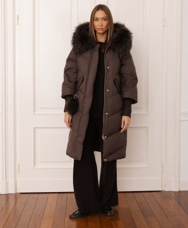 Kurtki i płaszcze puchowe damskie – zimowy luksus, który naprawdę grzeje