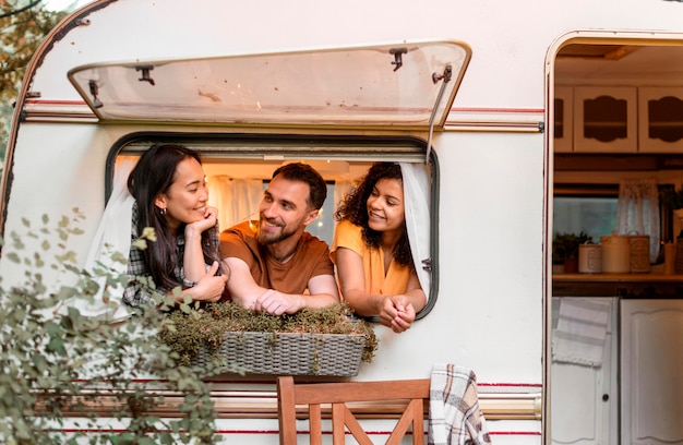 Wskazówki dotyczące wyboru idealnego kampera na rodzinne wakacje